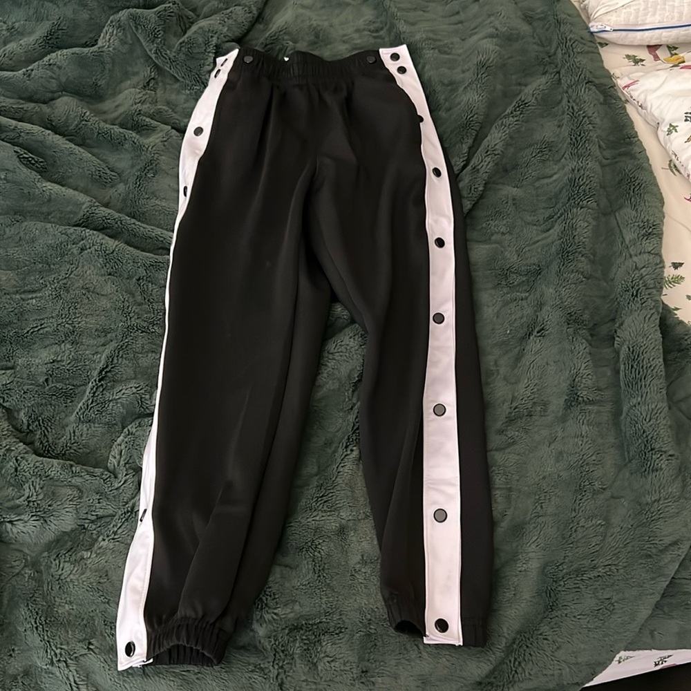 Boys breakaway basketball pants- snap up sides - fin sizing listed- fits size 8